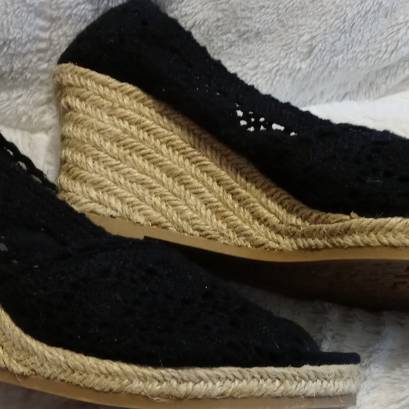 ✳️3/$20✳️ NWOT Jaclyn Smith Black Wedges - Picture 7 of 8